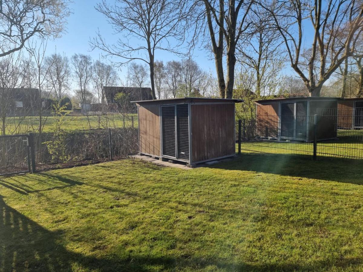 Ferienhaus Steuerbord im Bootshaus Neßmersiel Exterior foto